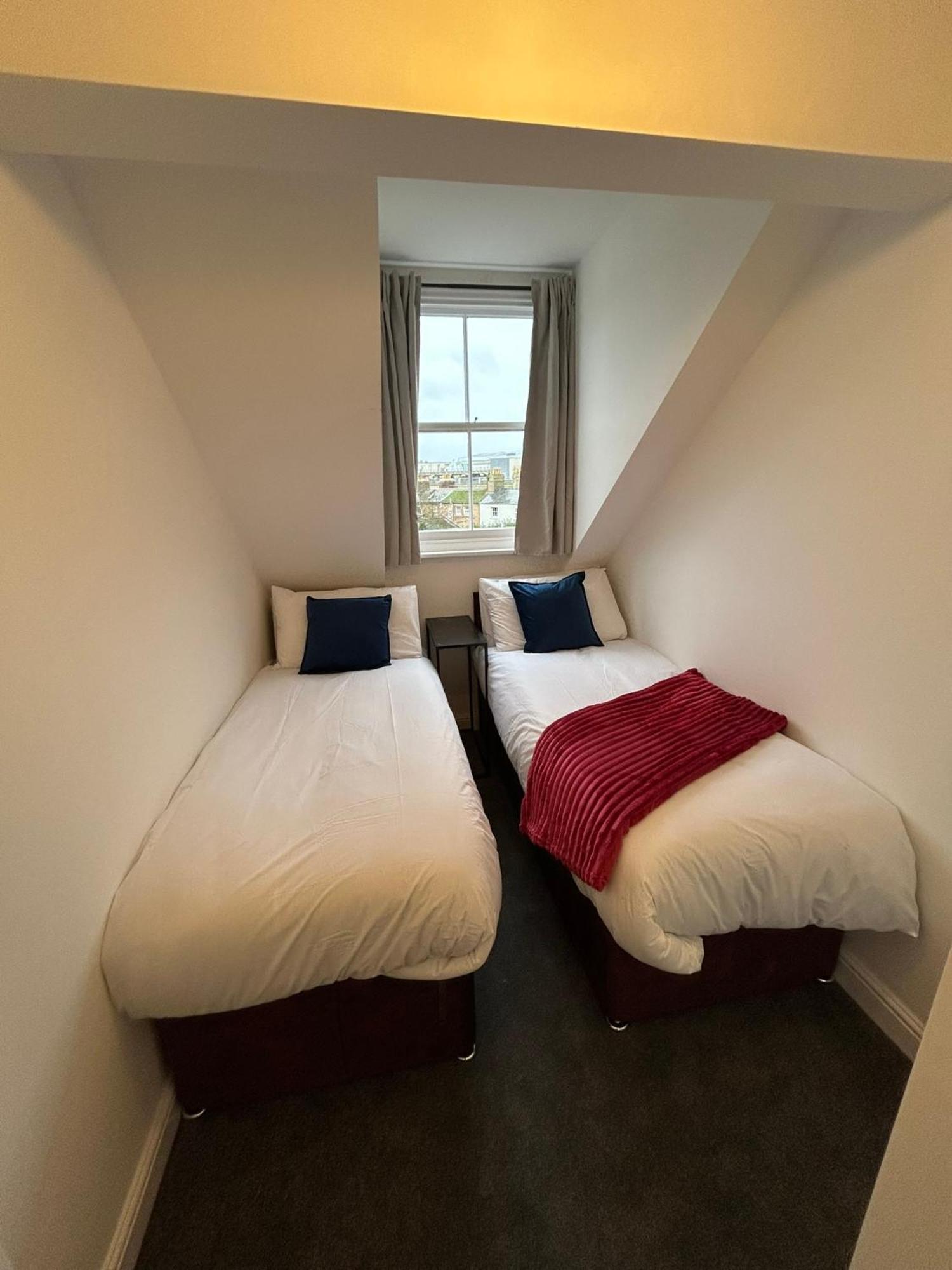 Brand New Modern Apartments Steps From Gloucester Quays Экстерьер фото