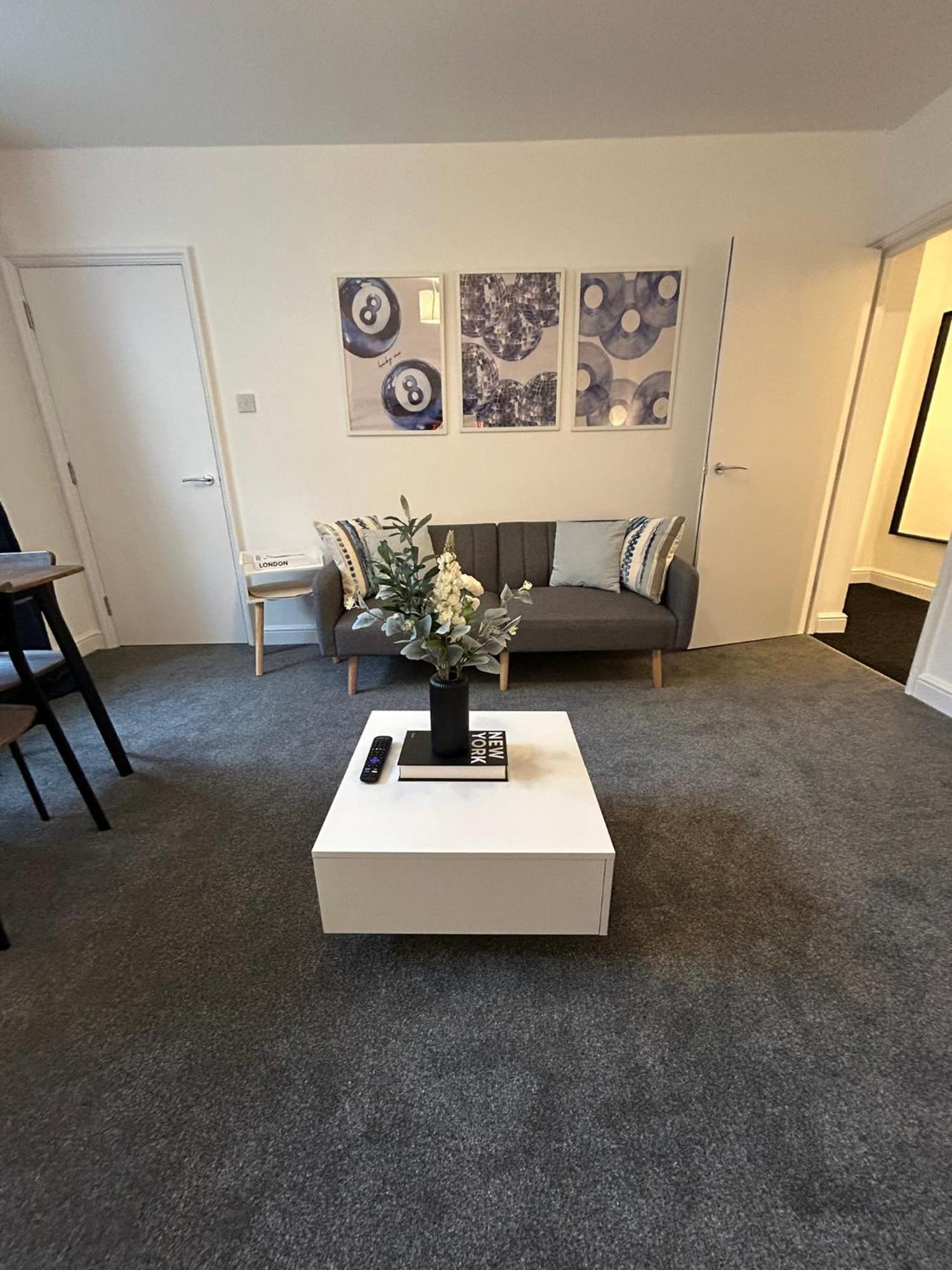 Brand New Modern Apartments Steps From Gloucester Quays Экстерьер фото