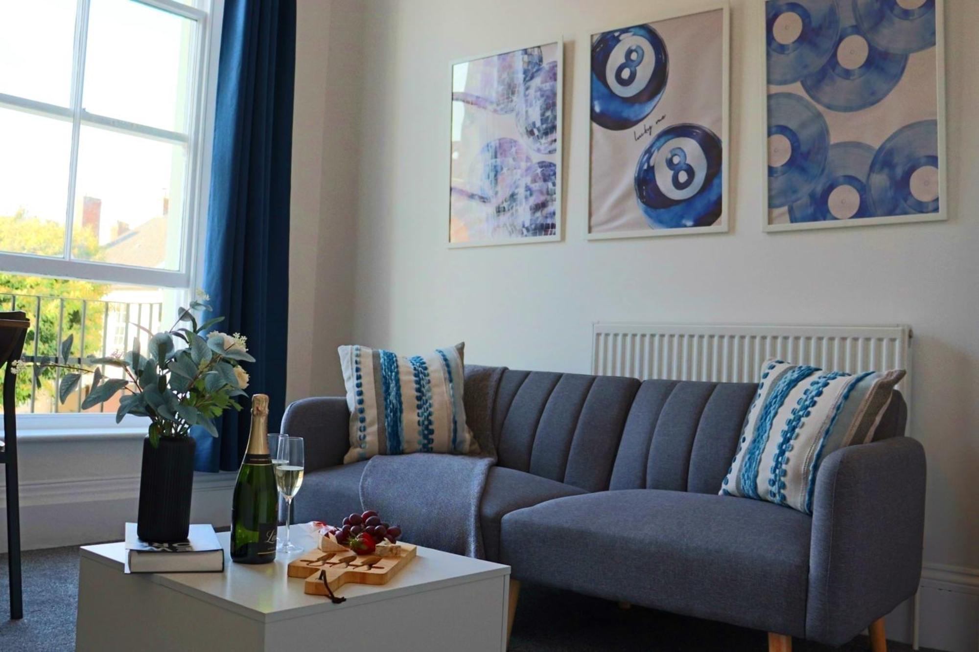 Brand New Modern Apartments Steps From Gloucester Quays Экстерьер фото